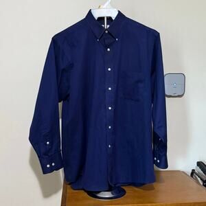 Izod Men’s dress shirt. Size 17 32/33 (XL) dark blue poly/cotton twill. Pocket